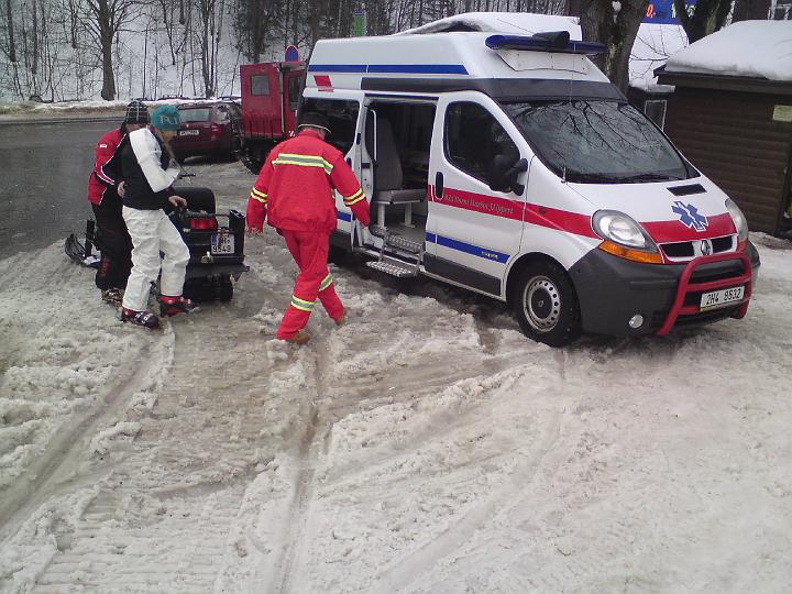 a nakonec pohodlí sanitky...